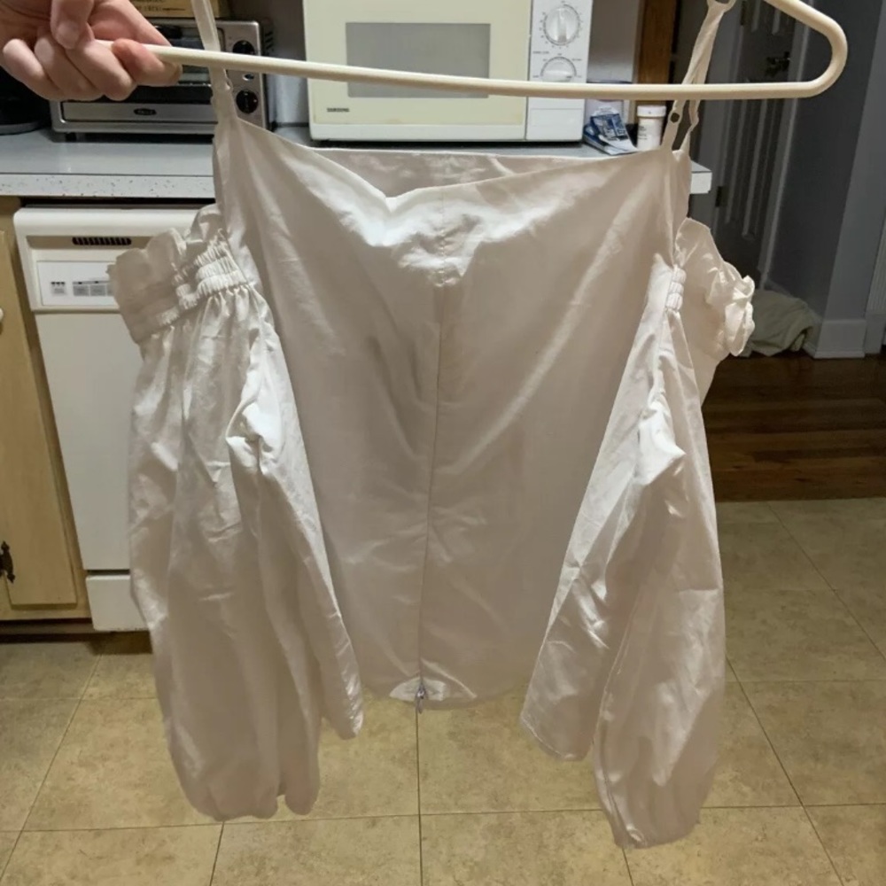 DO+BE Large Balloon Sleeved White Top Tank With Off The Shoulder Long Sleeve NWT